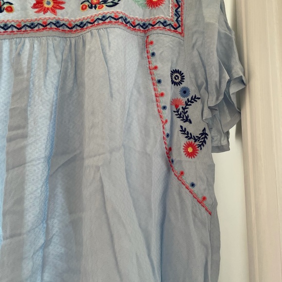 Cute baby blue top with detail😍 - Picture 3 of 4